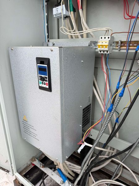 Частотний перетворювач 132 / 160 кВт 380В 250А 500Гц промисловий векторний F132-380 фото
