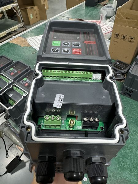 Частотный преобразователь 2,2 кВт 380 В 5,1 А IP66 500 Гц промышленный векторный G2,2-380 фото